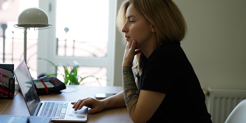 woman-sat-at-desk-using-laptop
